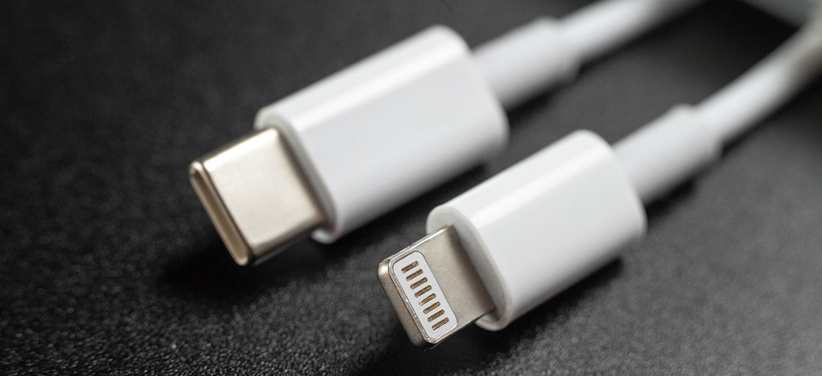 مگ سیف یا لایتنینگ | انتخاب بهترین شارژر ایفون 2 مگ سیف یا لایتنینگ | انتخاب بهترین شارژر ایفون