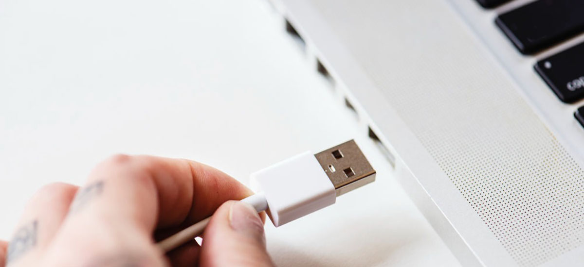 علت خرابی پورت USB-C مکبوک | راهنمای کامل عیبیابی 3 علت خرابی پورت USB-C مکبوک | راهنمای کامل عیبیابی