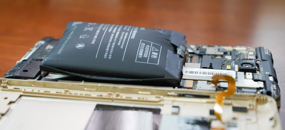 پاوربانک باد کرده | دلایل، خطرات و راهکارهای ایمن 4 پاوربانک باد کرده | دلایل، خطرات و راهکارهای ایمن