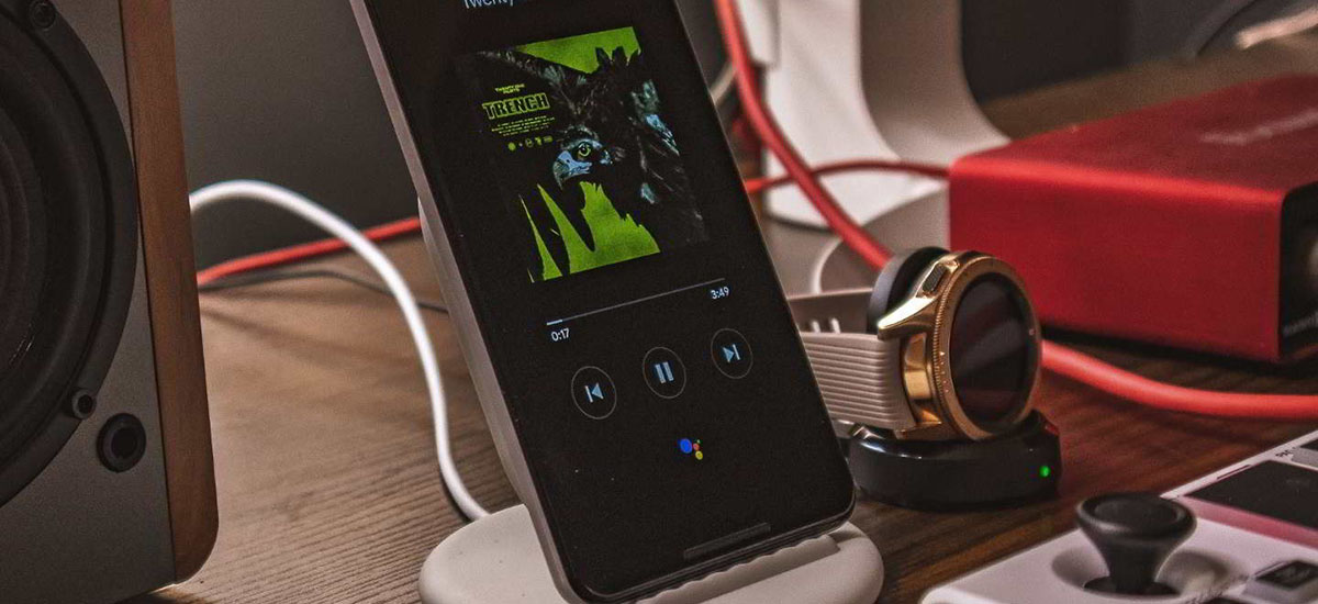 چرا گوشی شما کند شارژ میشود؟ دلایل و راهکارهای سریع 4 چرا گوشی شما کند شارژ میشود؟ دلایل و راهکارهای سریع