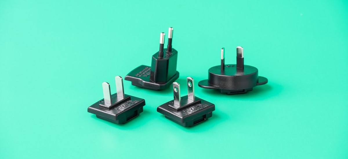 راهنمای خرید آداپتور مسافرتی | نکات کلیدی و هوشمندانه 2 راهنمای خرید آداپتور مسافرتی | نکات کلیدی و هوشمندانه